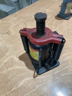 Lot 52  
            Birmingham - Collection Only 

                
ASSORTMENT OF BOTTLE JACKS