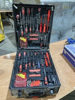 Lot 56  
            Birmingham - Collection Only 

                
METAL TOOL CASE INCLUDING HAND TOOLS