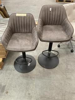 Lot 1108  
            Chesterfield SR38 - Collection or Optional Delivery Available 

                
2X BAR STOOLS IN GREY WITH BLACK BASE (LOCATION: SR38 B8)