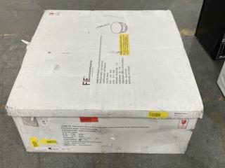 Lot 158  
            Chesterfield SR38 - Collection 

                
ENRICO WHITE CLEAR GLASS COFFEE TABLE WITH STAINLESS STEEL LEG (LOCATION: SR38 A12)