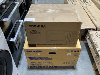 Lot 258  
            Chesterfield SR38 - Collection or Optional Delivery Available 

                
2 X ASSORTED ITEMS TO INCLUDE TOSHIBA GRILL AND SHARP MICROWAVE GRILL - MODEL -R9...