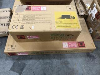 Lot 417  
            Chesterfield SR38 - Collection or Optional Delivery Available 

                
DRESSING TABLE IN WHITE (LOCATION: SR38 A9)