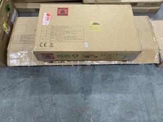 Lot 435  
            Chesterfield SR38 - Collection or Optional Delivery Available 

                
DRESSING TABLE IN WHITE (LOCATION: SR38 A8)