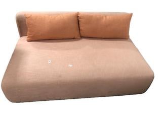 Lot 617  
            Chesterfield SR38 - Collection or Optional Delivery Available 

                
2 SEATER LOUNGE CHAIR IN PINK (LOCATION: SR38 A5)