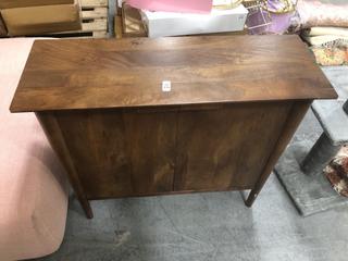 Lot 619  
            Chesterfield SR38 - Collection or Optional Delivery Available 

                
2 DOOR DISPLAY UNIT IN DARK BROWN WOOD (LOCATION: SR38 A5)