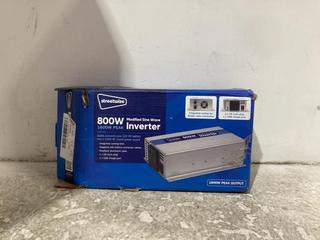 Lot 1040  
            Chesterfield SR45 - Parcel Delivery Only 

                
STREETWIZE 800W MODIFIED SINE WAVE INVERTER (LOCATION: C2)