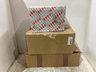 Lot 1053  
            Chesterfield SR45 - Parcel Delivery Only 

                
3 X ASSORTED REAR LIGHT TO INCLUDE OE QUALITY REAR LIGHT 478120130 ORIGINAL RRP £...