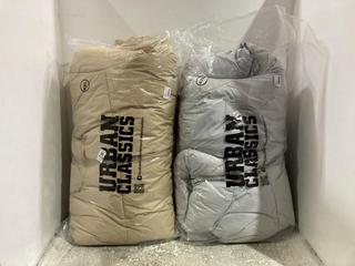 Lot 1179  
            Chesterfield SR45 - Parcel Delivery Only 

                
2 X ASSORTED URBAN CLASSICS CLOTHING ITEMS TO INCLUDE URBAN CLASSICS XXL BEIGE SH...