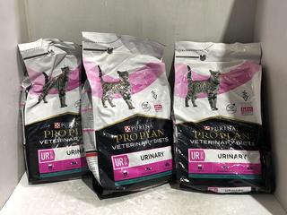 Lot 1209  
            Chesterfield SR45 - Parcel Delivery Only 

                
3 X 5KG BAGS OF PURINA PROPLAN VETERINARY DIET URINARY ST/OX CAT FOOD BBE MAYBE E...
