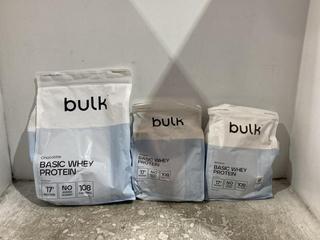 Lot 1243  
            Chesterfield SR45 - Parcel Delivery Only 

                
3 X ASSORTED BAGS OF WHEY PROTEIN TO INCLUDE BULK BANANA WHEY PROTEIN 1.25KG BBE ...