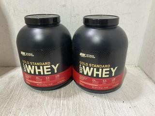 Lot 1254  
            Chesterfield SR45 - Parcel Delivery Only 

                
2 X OPTIMUM NUTRITION DELICIOUS STRAWBERRY GOLD STANDARD WHEY PROTEIN BBE MAY BE ...