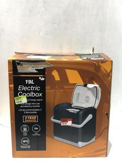 Lot 1319  
            Chesterfield SR45 - Parcel Delivery Only 

                
19L ELECTRIC COOLBOX (LOCATION: B3)