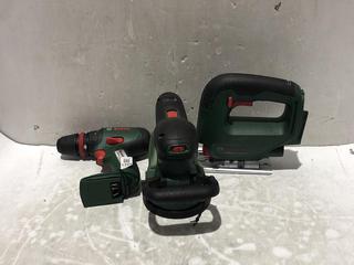 Lot 1329  
            Chesterfield SR45 - Parcel Delivery Only 

                
3 X ASSORTED BOSCH TOOLS TO INCLUDE BOSCH ADVANCED ORBIT18 SANDER (LOCATION: B3)