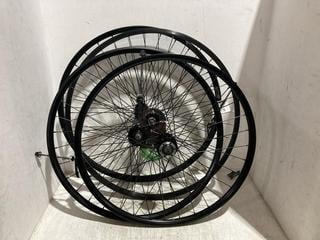 Lot 1350  
            Chesterfield SR45 - Parcel Delivery Only 

                
4 X ASSORTED BIKE WHEELS TO INCLUDE KX 700C BIKE WHEEL (LOCATION: B4)