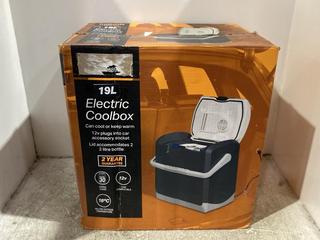 Lot 1367  
            Chesterfield SR45 - Parcel Delivery Only 

                
19L ELECTRIC COOLBOX (LOCATION: B5)