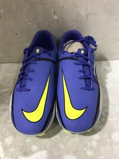 Lot 456  
            Chesterfield SR45 - Parcel Delivery Only 

                
NIKE PHANTOM GT2 ACADEMY FG/MG FOOTBALL BOOT UK SIZE 7.5 (LOCATION: E2)