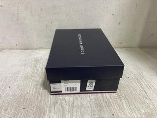 Lot 476  
            Chesterfield SR45 - Parcel Delivery Only 

                
TOMMY HILFIGER ICONIC ELENA SLING BACK WEDGE SHOES UK SIZE 4 (LOCATION: E3)