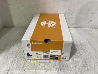 Lot 548  
            Chesterfield SR45 - Parcel Delivery Only 

                
TIMBERLAND COURMA KID MID LACE BOOT NAVY FULL GRAIN UK SIZE 6.5 (LOCATION: E5)