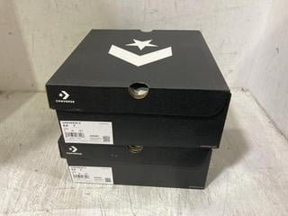 Lot 588  
            Chesterfield SR45 - Parcel Delivery Only 

                
2 X CONVERSE UK SIZE 8 RUN STAR HIKE TRAINERS (LOCATION: E5)