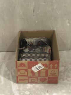 Lot 609  
            Chesterfield SR45 - Parcel Delivery Only 

                
6 X POKEMON TRAINING CARD GAME (LOCATION: E6)