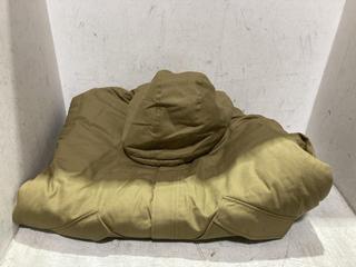 Lot 747  
            Chesterfield SR45 - Parcel Delivery Only 

                
VANS X LARGE GREEN COAT (LOCATION: D1)