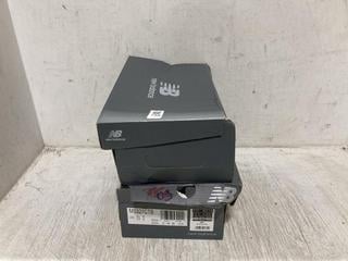 Lot 750  
            Chesterfield SR45 - Parcel Delivery Only 

                
2 X NEW BALANCE TRAINERS TO INCLUDE NEW BALANCE GREY UK SIZE 5 TRAINERS (LOCATION...