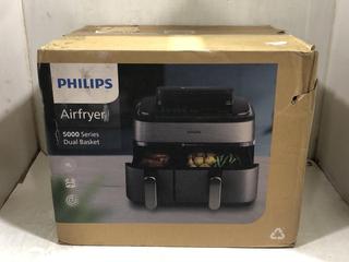 Lot 771  
            Chesterfield SR45 - Parcel Delivery Only 

                
PHILIPS AIRFRYER 500 SERIES DUAL BASKET (LOCATION: D2)