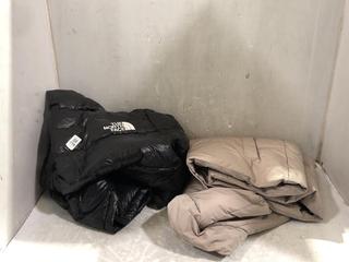 Lot 776  
            Chesterfield SR45 - Parcel Delivery Only 

                
2 X THE NORTH FACE CLOTHING ITEMS TO INCLUDE COAT BLACK WOMENS X-SMALL (LOCATION:...