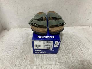Lot 781  
            Chesterfield SR45 - Parcel Delivery Only 

                
2 X BIRKENSTOCK FOOTWEAR TO INCLUDE BIRKENSTOCK BLACK UK SIZE 5 FOOTWEAR (LOCATIO...