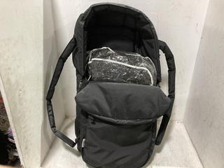 Lot 784  
            Chesterfield SR45 - Parcel Delivery Only 

                
HUACK 2-IN-1 CARRYCOT (LOCATION: D3)