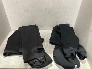 Lot 794  
            Chesterfield SR45 - Parcel Delivery Only 

                
2 XASSORTED CLOTHING ITEMS TO INCLUDE SUPERDRY ALL TERRAIN JKT LARGE ORANGE/BLACK...