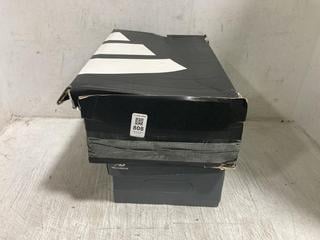 Lot 808  
            Chesterfield SR45 - Parcel Delivery Only 

                
2 X ASSORTED FOOTWEAR TO INCLUDE NEW BALANCE UK SIZE 6.5 BLACK/WHITE (LOCATION: D4)