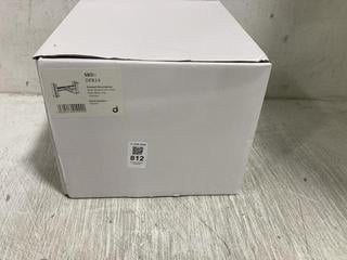 Lot 812  
            Chesterfield SR45 - Parcel Delivery Only 

                
DIXON ROUND LEVEL BATH FILLER MIXER TAP-CHROME (LOCATION: D4)