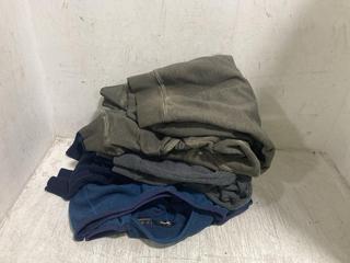 Lot 815  
            Chesterfield SR45 - Parcel Delivery Only 

                
5 X ASSORTED CLOTHING ITEMS TO INCLUDE BLUE BERGHAUS LARGE JUMPER (LOCATION: D4