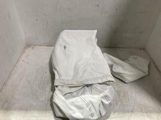 Lot 817  
            Chesterfield SR45 - Parcel Delivery Only 

                
WHITE REGATTA GREAT OUTDOORS COAT UK SIZE 16 (LOCATION: D4)