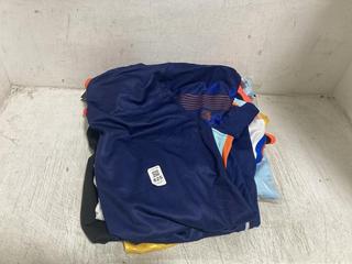 Lot 825  
            Chesterfield SR45 - Parcel Delivery Only 

                
6 X ASSORTED SPORTS CLOTHING ITEMS TO INCLUDE LARGE NIKE NETHERLANDS NATIONAL FOO...