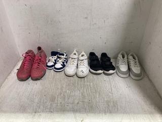 Lot 828  
            Chesterfield SR45 - Parcel Delivery Only 

                
5 X ASSORTED CHILDRENS FOOTWEAR TO INCLUDE WHITE NIKE UK SIZE 9.5 TRAINERS (LOCAT...