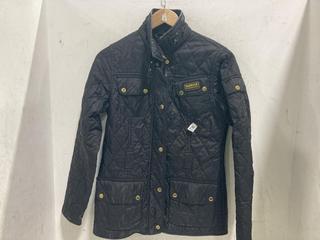 Lot 831  
            Chesterfield SR45 - Parcel Delivery Only 

                
BARBOUR INTERNATIONAL BLACK WOMENS JACKET UK SIZE 8 (LOCATION: D4)