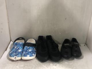 Lot 835  
            Chesterfield SR45 - Parcel Delivery Only 

                
3 X ASSORTED FOOTWEAR TO INCLUDE MARVEL SPIDER-MAN ALL-TERRAIN CROCS MEN SIZE 10 ...