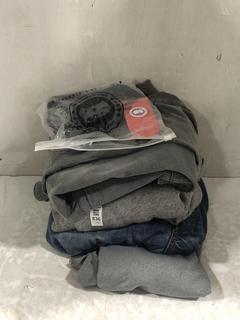 Lot 836  
            Chesterfield SR45 - Parcel Delivery Only 

                
4 X ASSORTED ADULTS CLOTHING ITEMS TO INCLUDE GREY POLO RALPH LAUREN LARGE HOODIE...