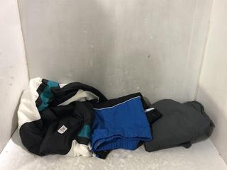 Lot 851  
            Chesterfield SR45 - Parcel Delivery Only 

                
3 X ASSORTED ADULTS COATS TO INCLUDE XL REEBOK 90S COLOUR WINDBREAKER (LOCATION: D5)