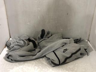 Lot 852  
            Chesterfield SR45 - Parcel Delivery Only 

                
NIKE TECH FLEECE FULL-ZIP HODDIE IAND TRACKSUIT BOTTOMS IN GREY (LOCATION: D5)