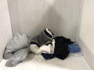 Lot 853  
            Chesterfield SR45 - Parcel Delivery Only 

                
5 X ASSORTED ADULTS CLOTHING TO INCLUDE ADIDAS XL BLACK RUNNING T-SHIRT (LOCATION...