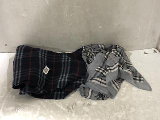 Lot 855  
            Chesterfield SR45 - Parcel Delivery Only 

                
BURBERRYS LAMBSWALL SCALF NAVY PLAID PATTERN+ BURBERRY PLAID PATTER (LOCATION: D5)