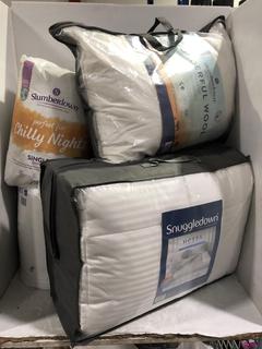 Lot 859  
            Chesterfield SR45 - Parcel Delivery Only 

                
4 X ASSORTED BEDDING ITEMS TO INCLUDE SLUMBERDOWN WONDERFUL WOOL PILLOW MEDIUM SU...