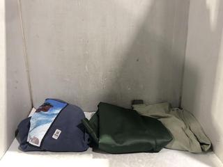 Lot 864  
            Chesterfield SR45 - Parcel Delivery Only 

                
3 X ASSORTED CLOTHING ITEMS TO INCLUDE SMALL THE NORTH FACE UNISEX NSE SLOPES REL...