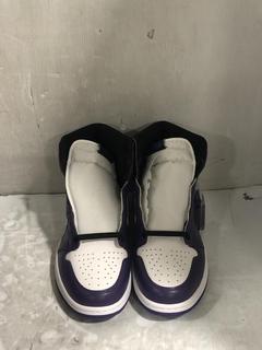 Lot 868  
            Chesterfield SR45 - Parcel Delivery Only 

                
NIKE AIR JORDAN 1 RETRO HIGH TRAINERS UK SIZE 10 PURPLE/BLACK/WHITE/VIOLET (LOCAT...