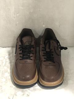 Lot 870  
            Chesterfield SR45 - Parcel Delivery Only 

                
NIKE AIR FORCE 1 TRAINERS WHITE UK SIZE 9 (LOCATION: D6)