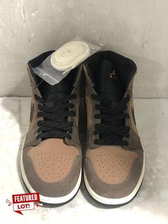 Lot 872  
            Chesterfield SR45 - Parcel Delivery Only 

                
NIKE AIR JORDN 1 MID SE UK SIZE 9 DARK CHOCOLATE (LOCATION: D6)