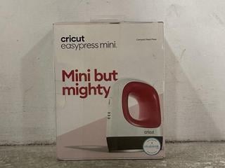 Lot 898  
            Chesterfield SR45 - Parcel Delivery Only 

                
CRICUT EASYPRESS MINI HANDHELD HEAT PRESS (LOCATION: D7)